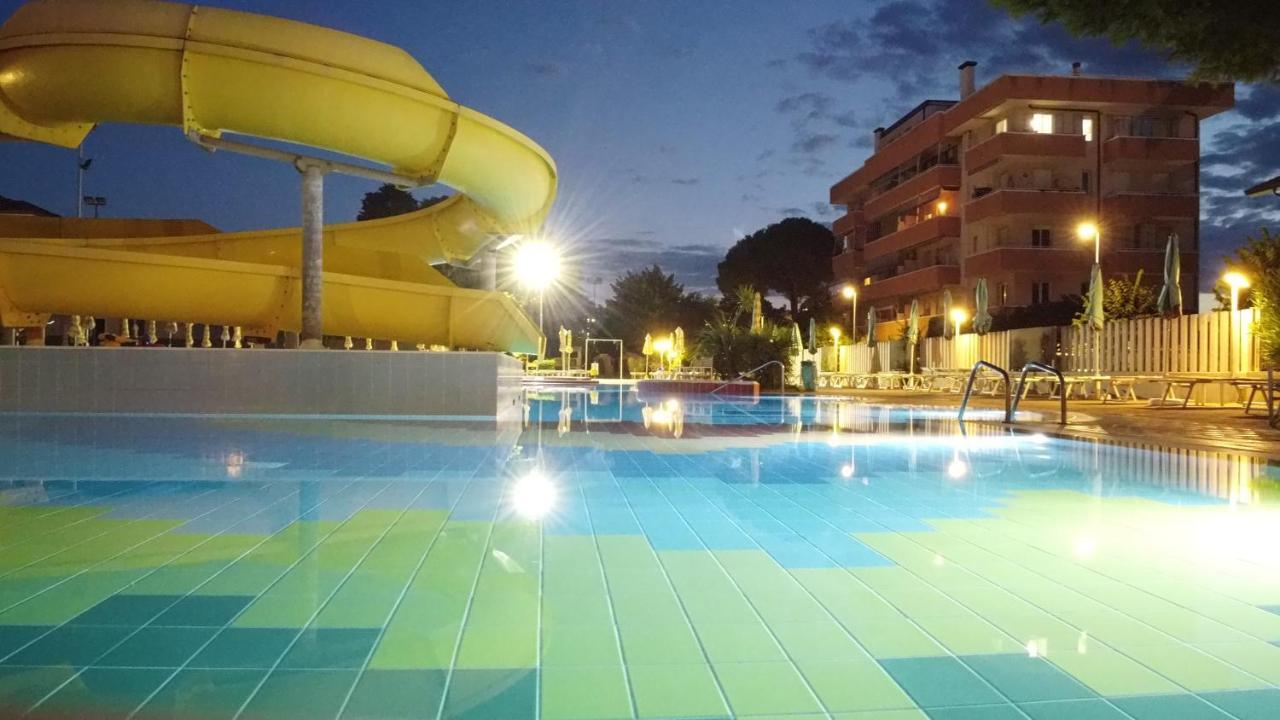 SoleMare Hotel e Residence Misano Adriatico Esterno foto