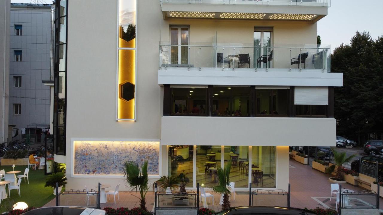 SoleMare Hotel e Residence Misano Adriatico Esterno foto