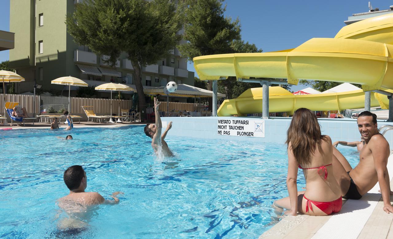 SoleMare Hotel e Residence Misano Adriatico Esterno foto