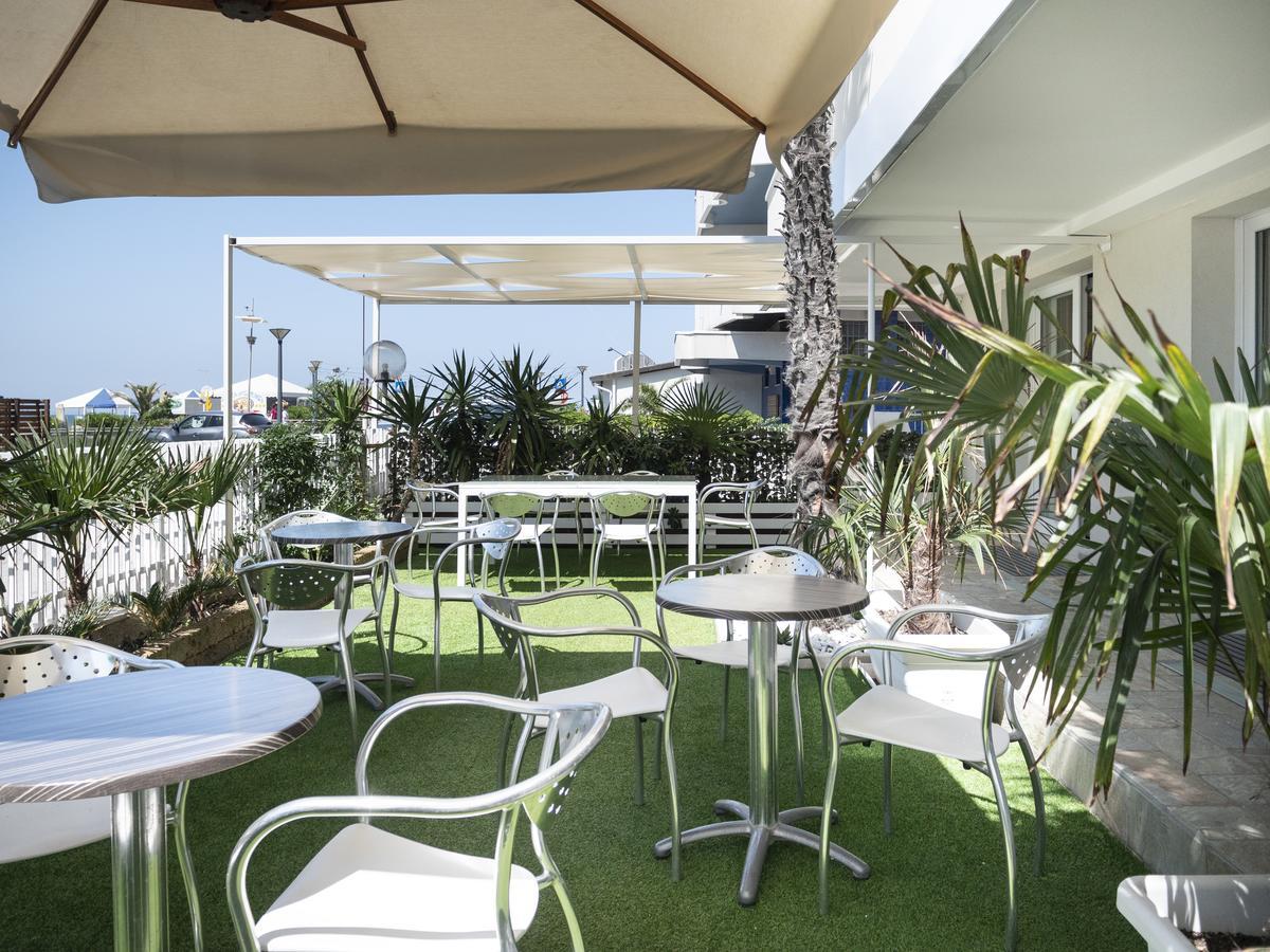 SoleMare Hotel e Residence Misano Adriatico Esterno foto