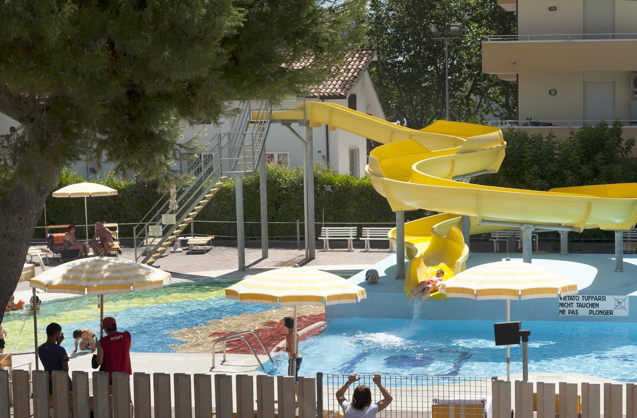 SoleMare Hotel e Residence Misano Adriatico Esterno foto