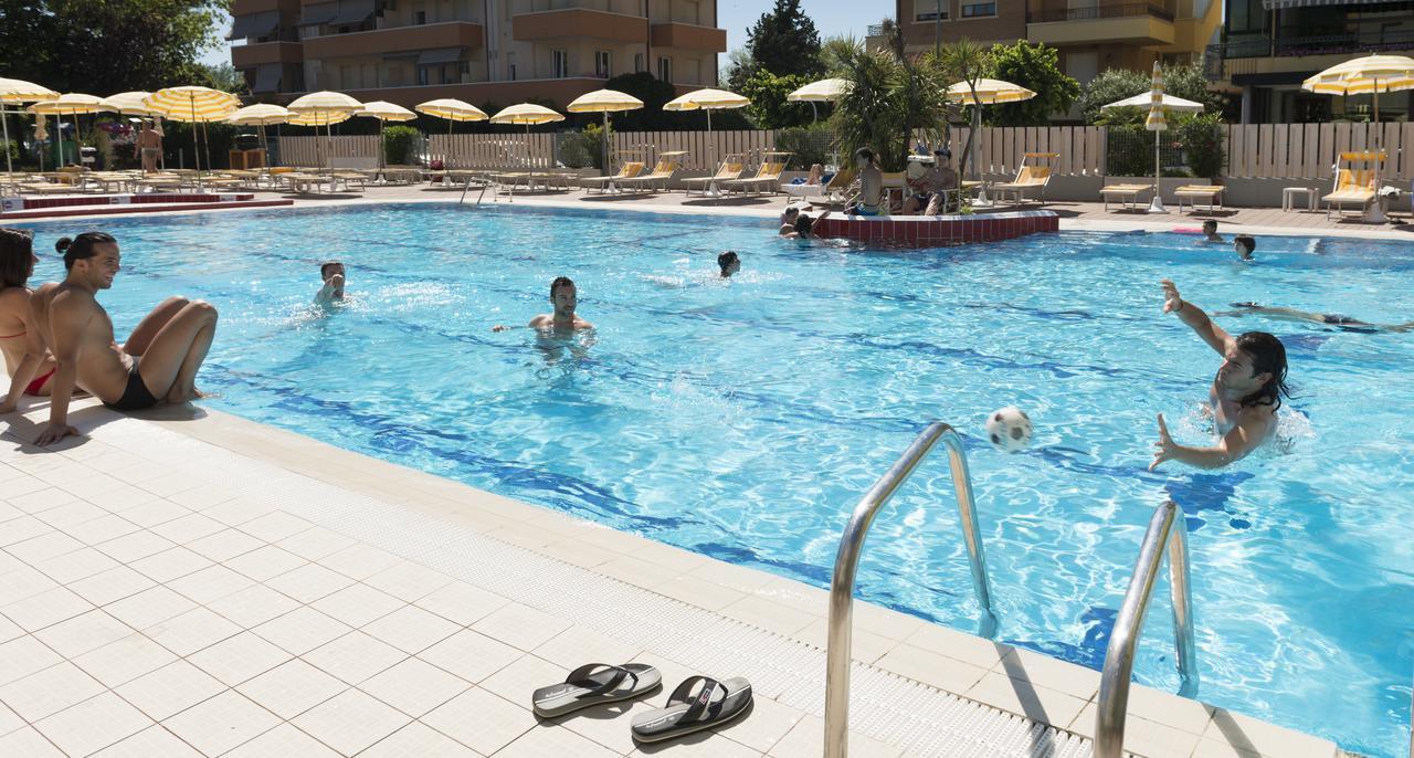 SoleMare Hotel e Residence Misano Adriatico Esterno foto